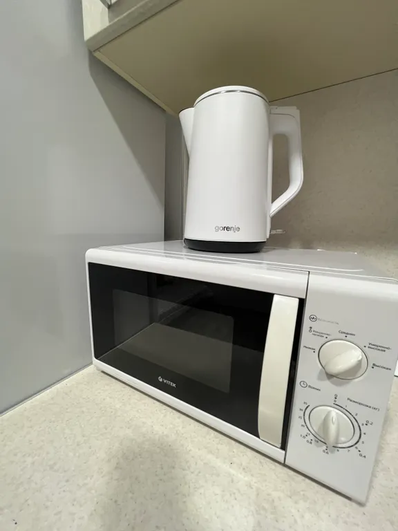 Закрытая территория парковка возле театральной площади и входа в парк