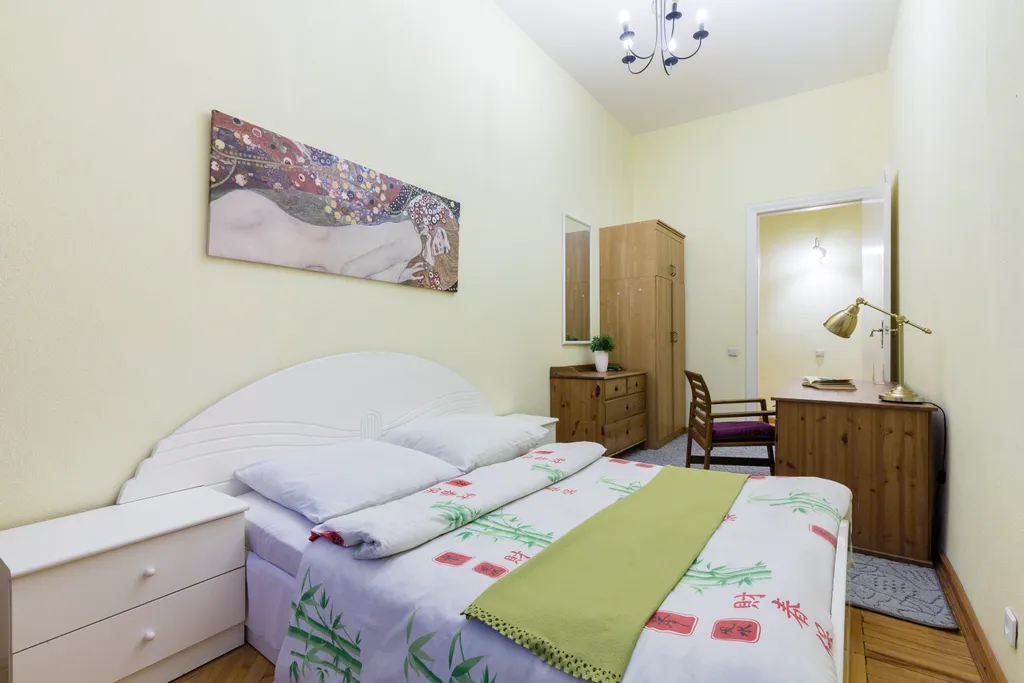 Ryss' 3BR Apt on Nevsky