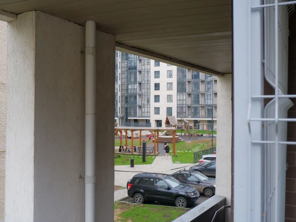 Новая дизайнерская квартира с видом на пруд