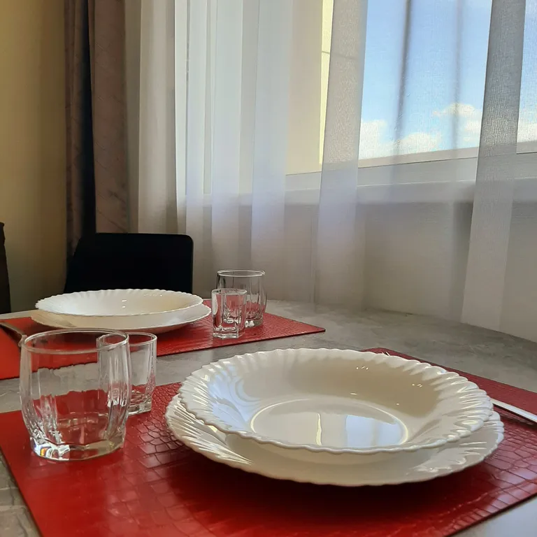 Просторная евротрешка с видом на Ангару и город