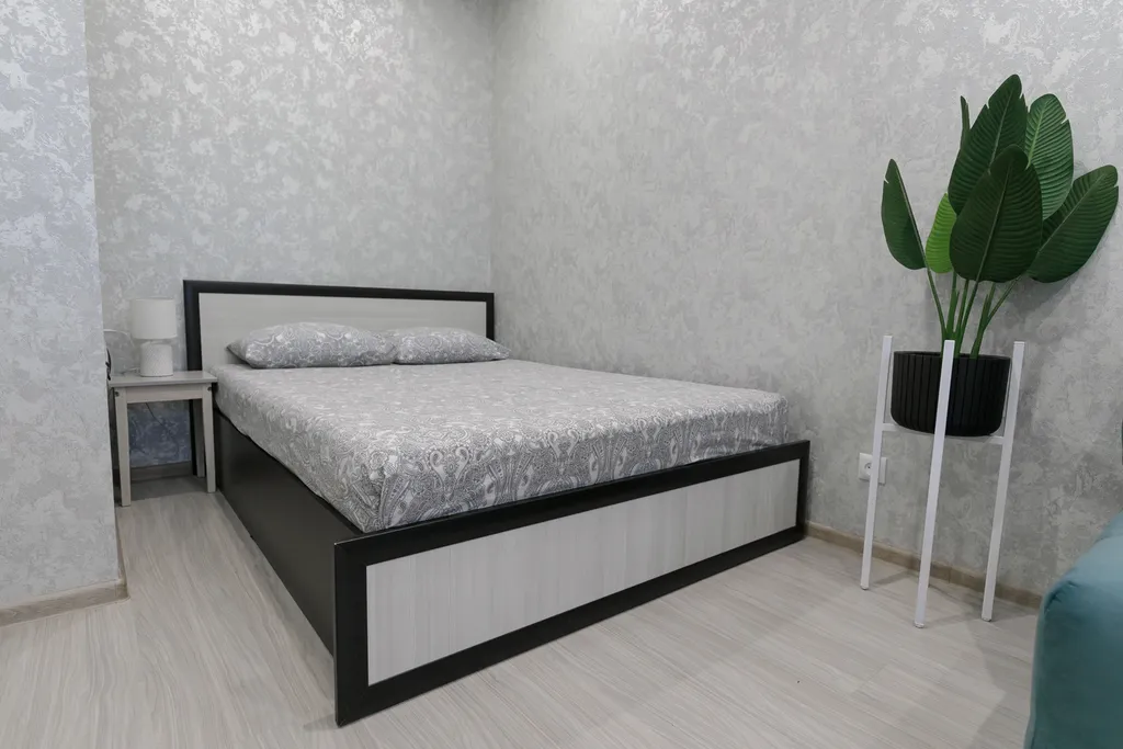 Уютная однокомнатная квартира через дорогу от ОНКО центра