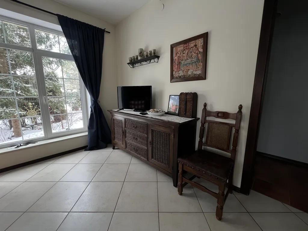 Коттедж с отдельным входом и видом на сад