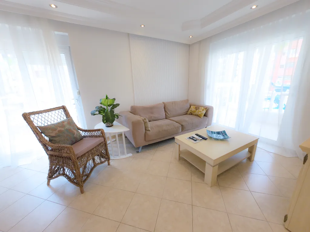 Уютная квартира с видом на бассейн и сад