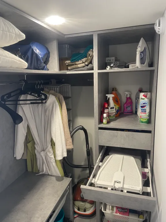 Уютный современный и стильный дом инфракрасной сауной и джакузи