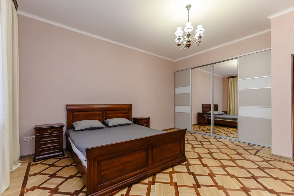 Коттедж Дом в элитном поселке с бассейном и сауной! — Вешки