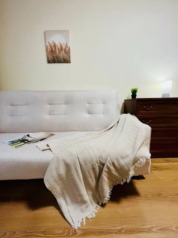 Квартира Уютная евро 3-комнатная квартира в 1 минуте от метро Академическая — Москва