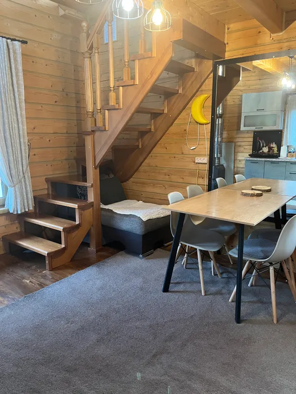 Дом лесника с видом на горы