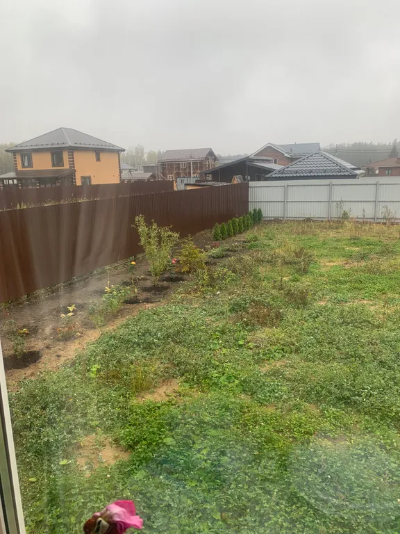 Уютный дом у леса и озера