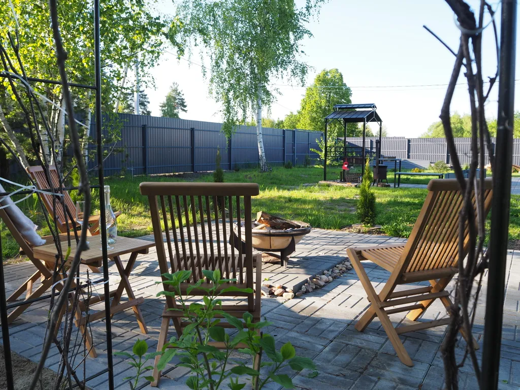 Уютный дом с панорамными окнами и бассейном на участке 15 соток