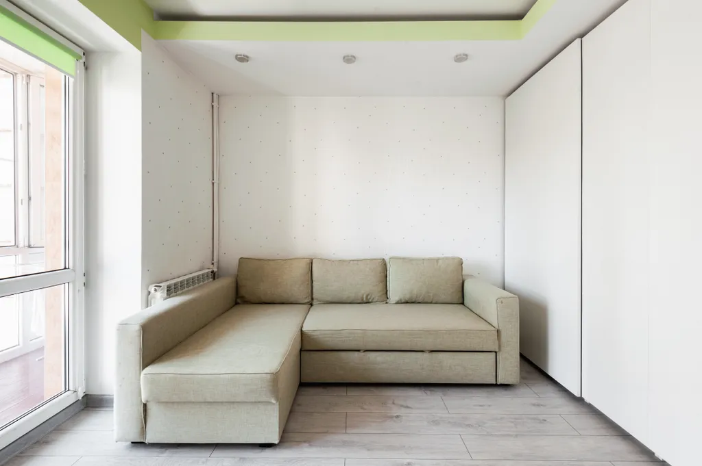 Просторная 3-кoмнатная квapтиpa с панорамными окнами в тихом центре