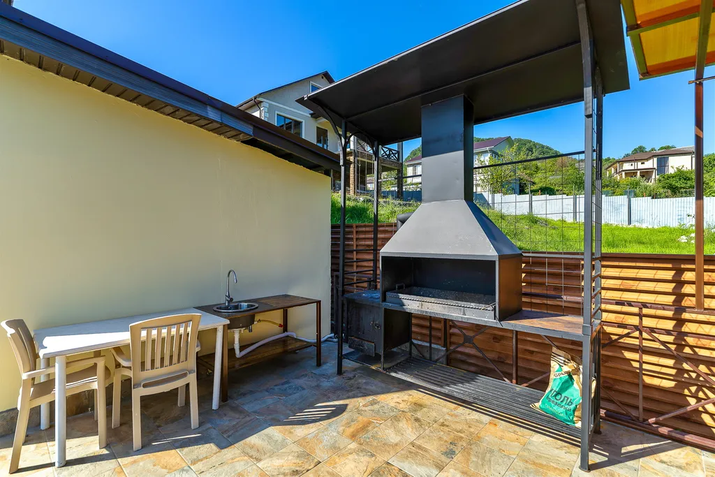 Дом с бассейном