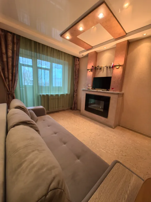 Счастливая матрешка с камином у вокзала Исакогорка