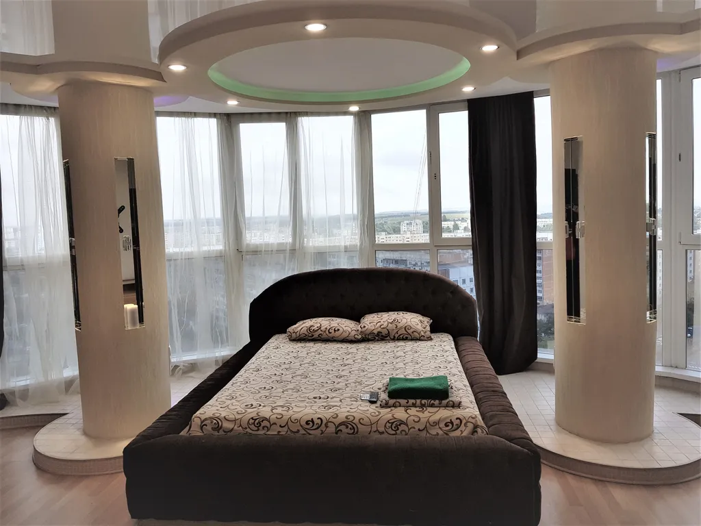 Двухкомнатная квартира на 15 этаже с панорамными окнами