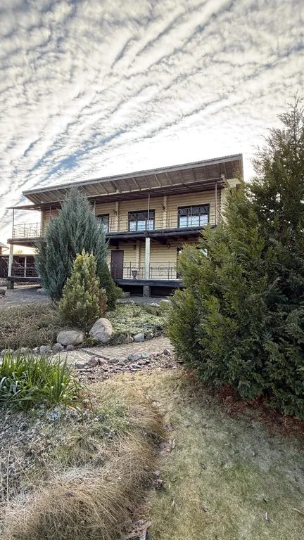 Уютный дом на берегу озера