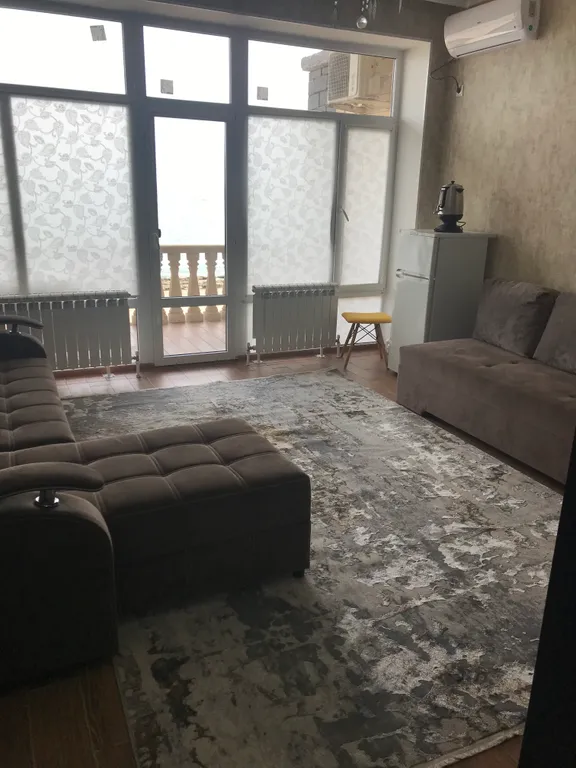 Квартира с видом на море, на берегу моря