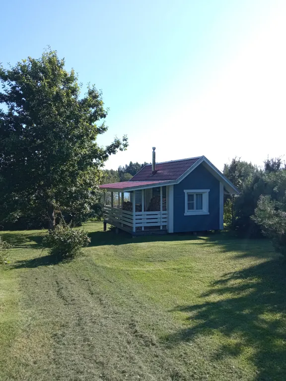 Домик у самого озера