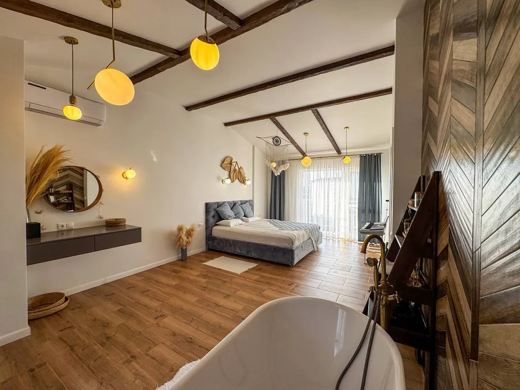 Таунхаус с дизайнерским ремонтом и террасой