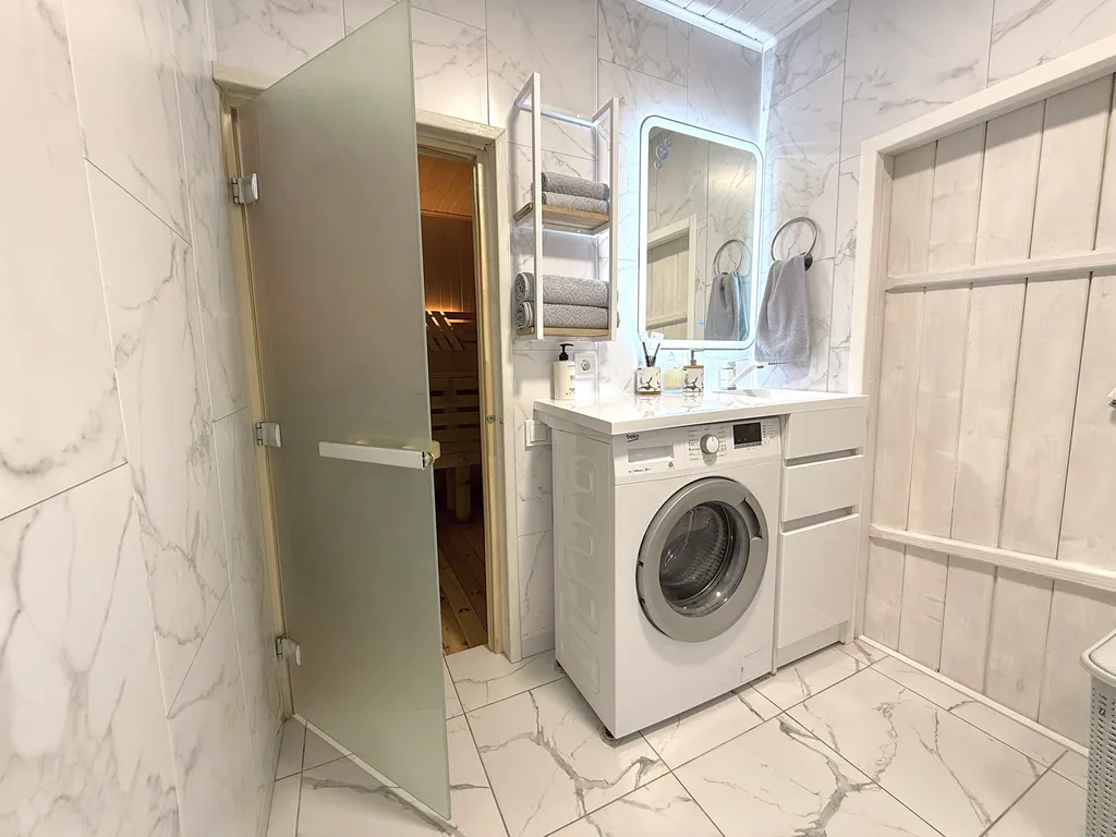 Коттедж Уютный домик в сосновом лесу — Кириши