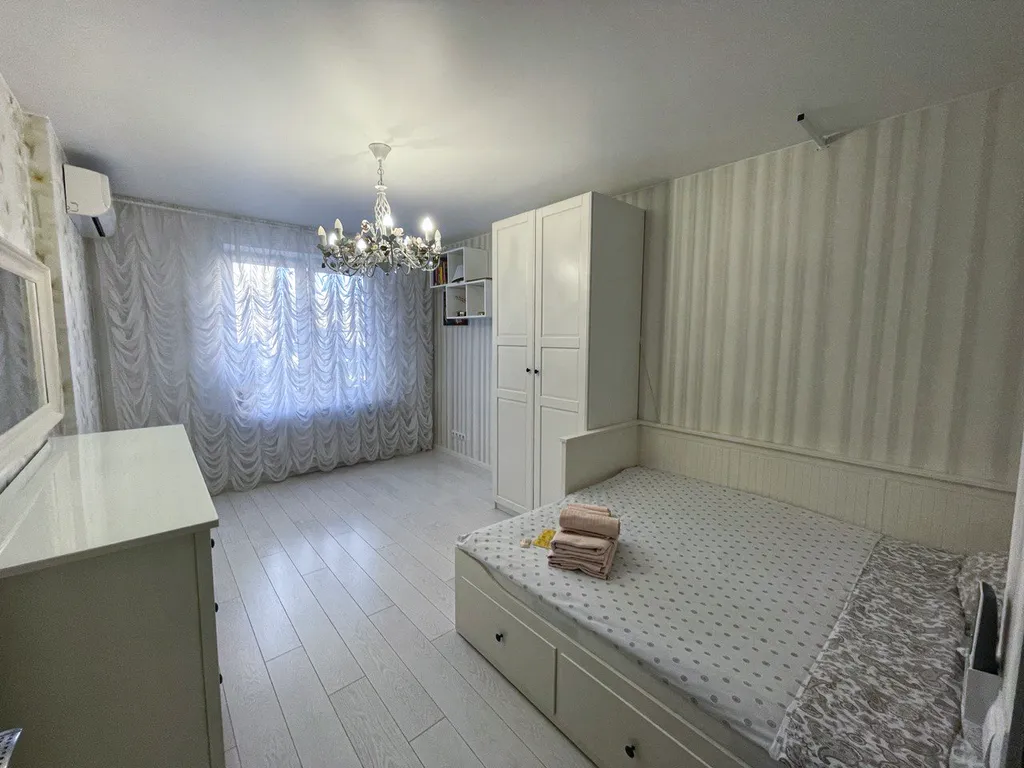 Трехкомнатная квартира на Парнасе