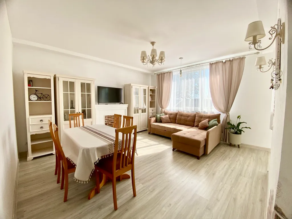 Квартира с бассейном и террасой