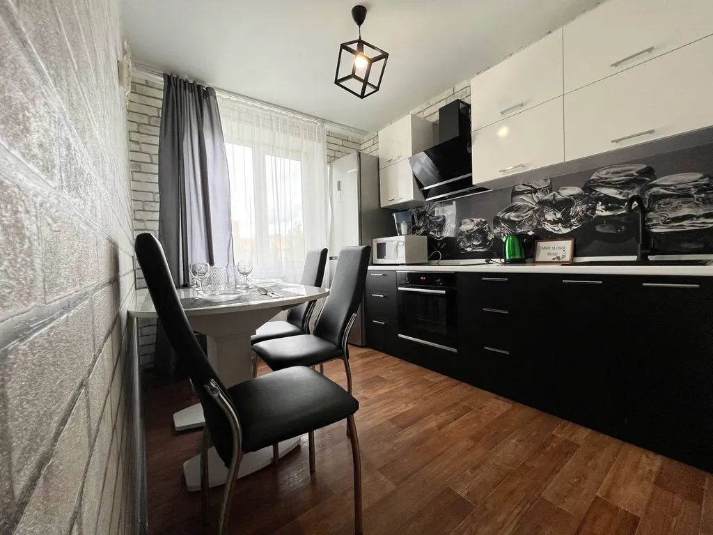 Квартира Трёхкомнатные апартаменты в центре Автозаводского района — аренда посуточно в Тольятти