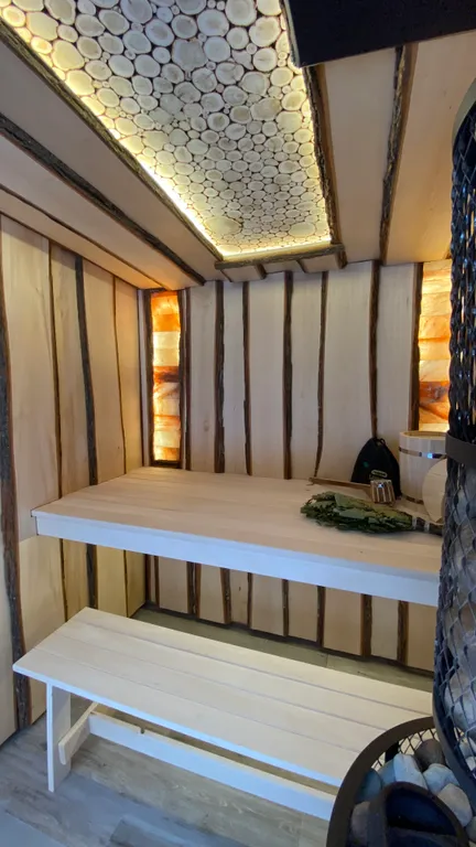 Gray дом в стиле барнхаус с видом на лес