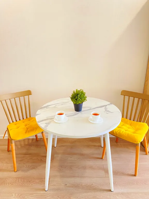 Чистая, уютная квартира рядом с заездом в город с детской площадкой