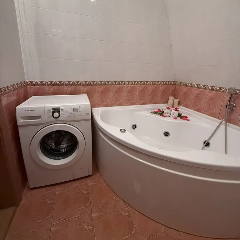 Просторная двухуровневая квартира с джакузи