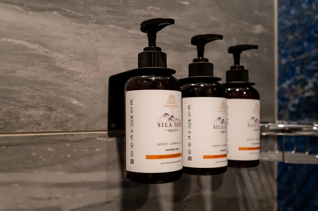 Апартамент люкс с балконом Королевский Вид