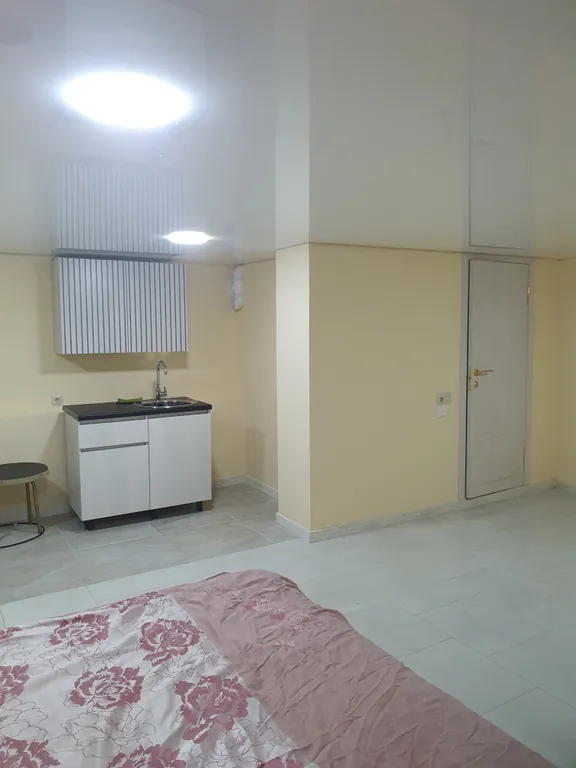 Квартира в доме с райским садом под смотровой площадкой и близ моря