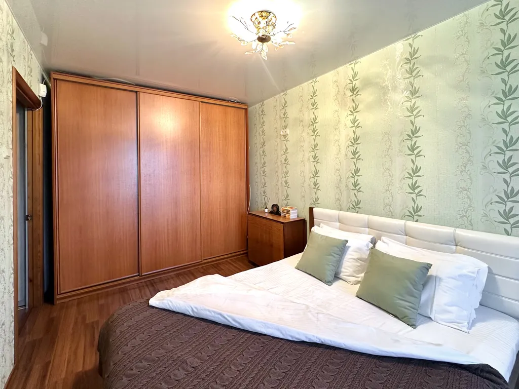 Уютная двухкомнатная на Заре с двумя кроватями