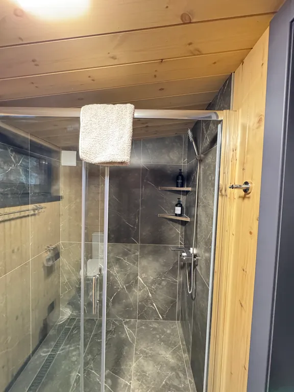 Двухэтажный дом с видом на горы База отдыха ПроЛес