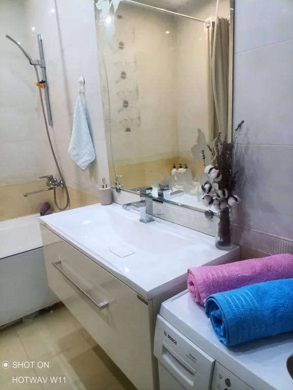 Трешка в центре города с охраняемой парковкой