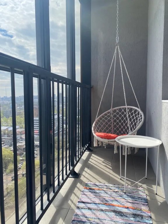 Большая студия в центре на 22 этаже с видом на реку и колесо обозрения