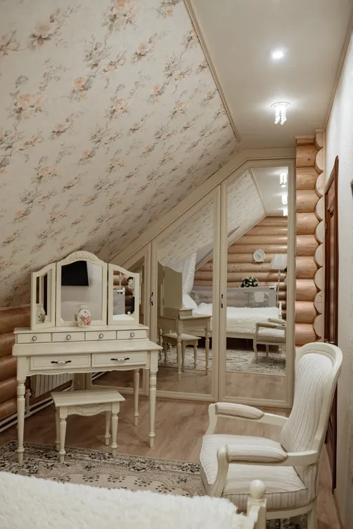 Уютный дом на берегу реки