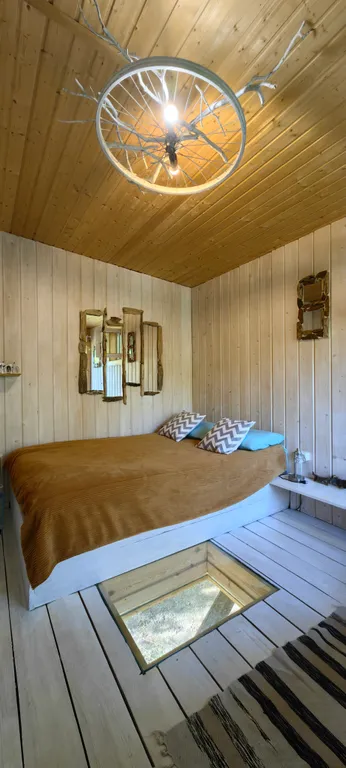 Коттедж Дом на дереве с окном на полу — Веськово