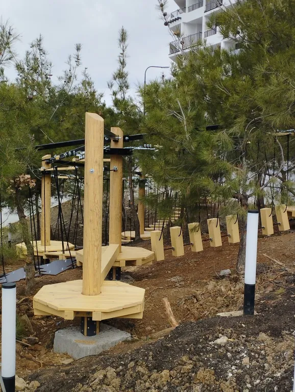 Квартира-студия в окружении хвойного леса и гор.