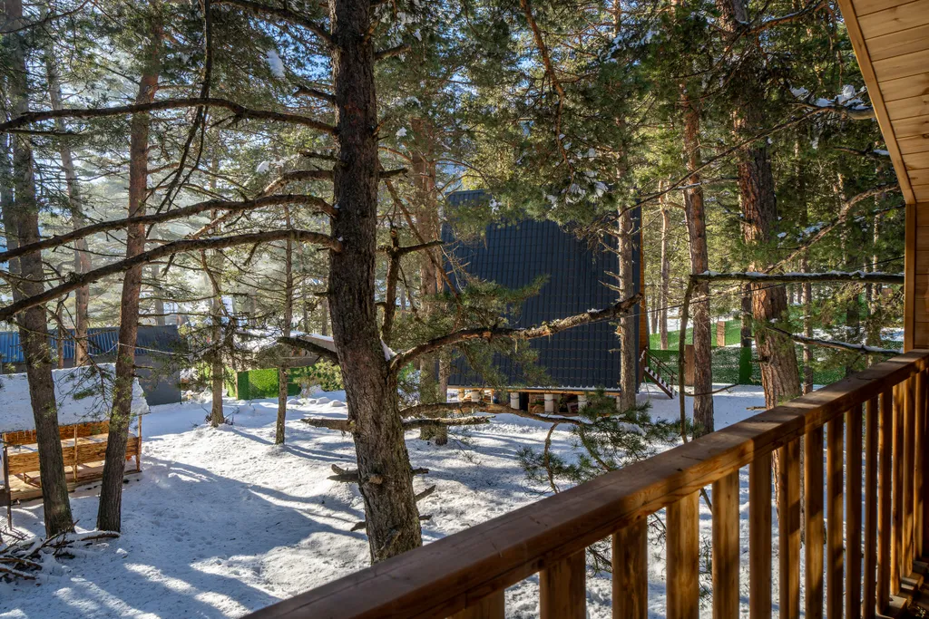 Отдельный двухэтажный домик в стиле барнхаус на Софийской Поляне