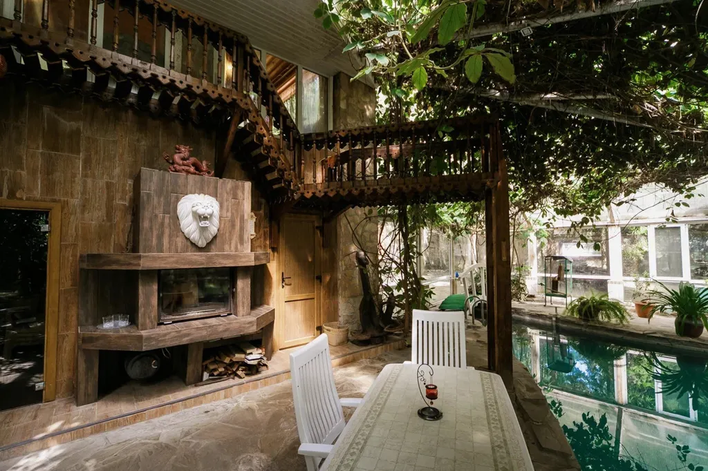 Коттедж Дом с тропическим бассейном, сауной и каминами — Московский