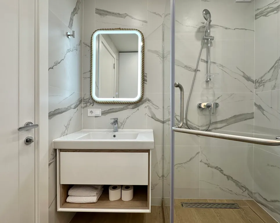 Стильная студия с видом на море и закаты