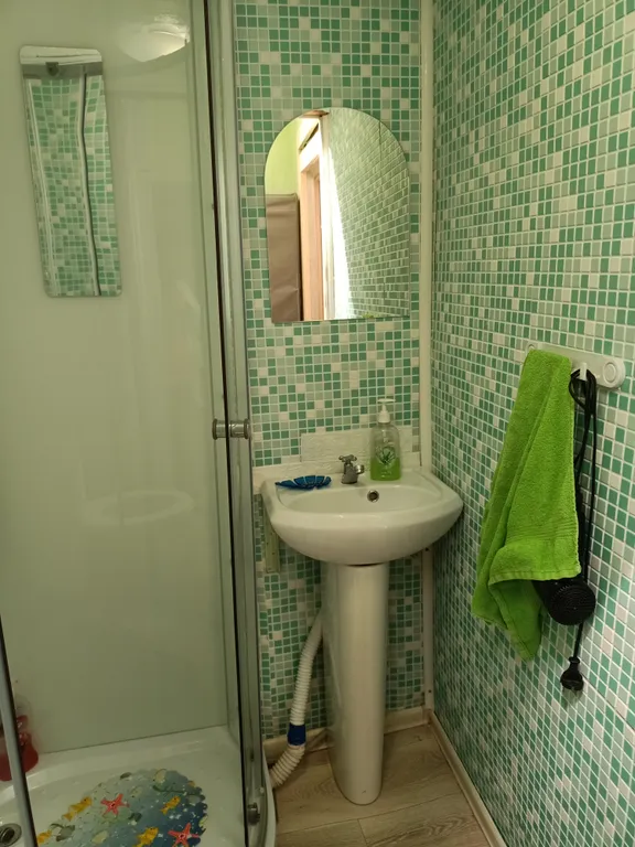 Домик у пруда