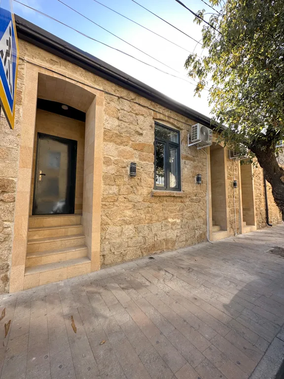 Апартаменты в центре города - вековые стены