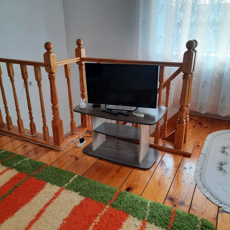 Половина двухэтажного дома у моря