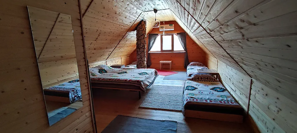 Коттедж Коттедж Просторный сруб с гамаком, камином и баней — Мезмай