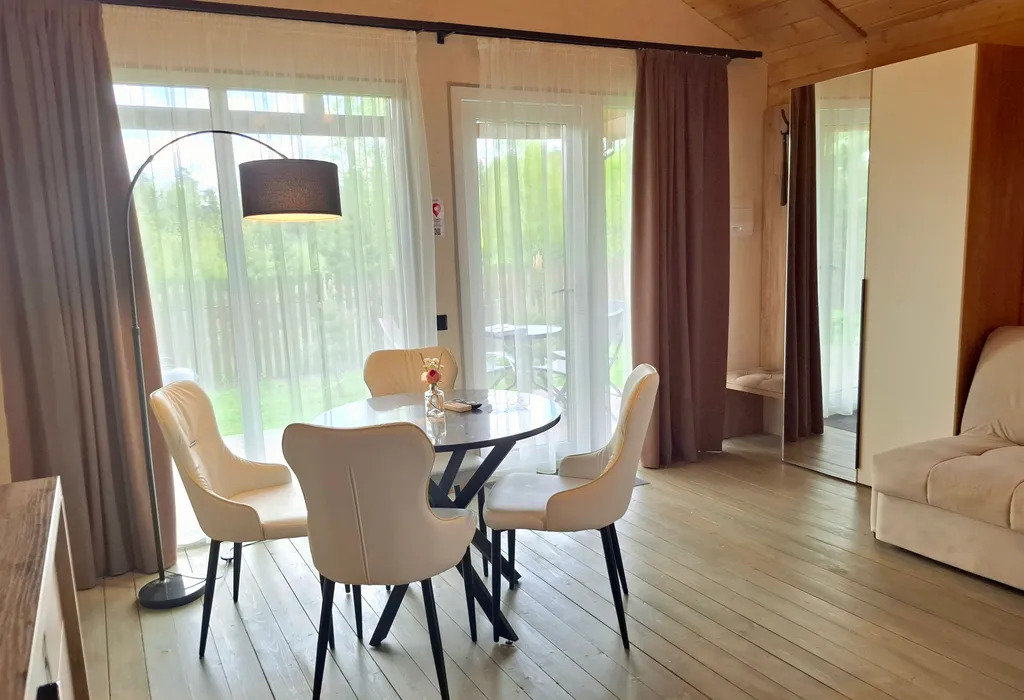 Уютный коттедж в лесу у пруда