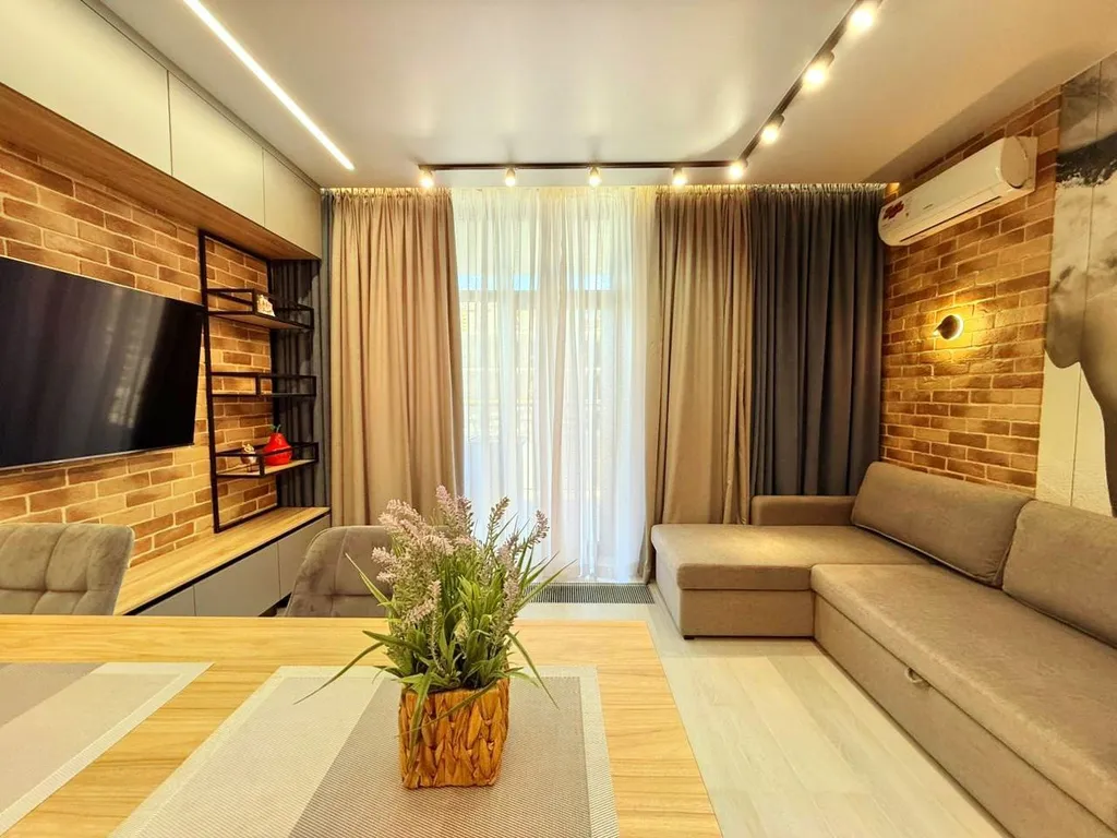 Дизайнерская студия с видом на море