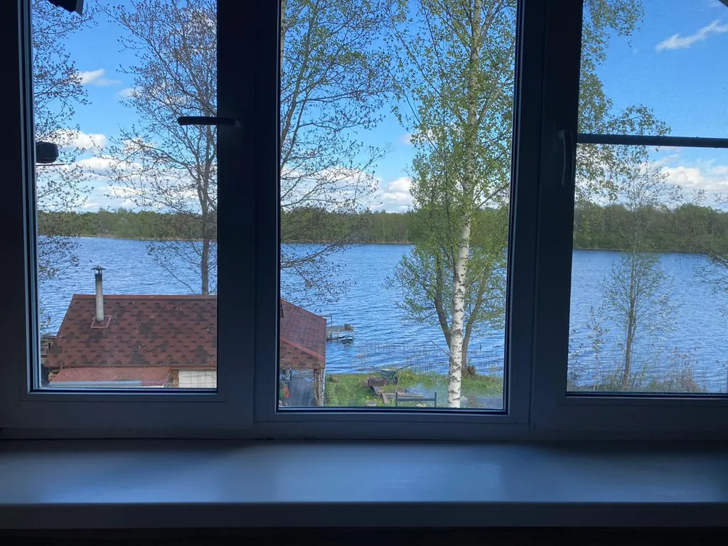 Дом на берегу озера