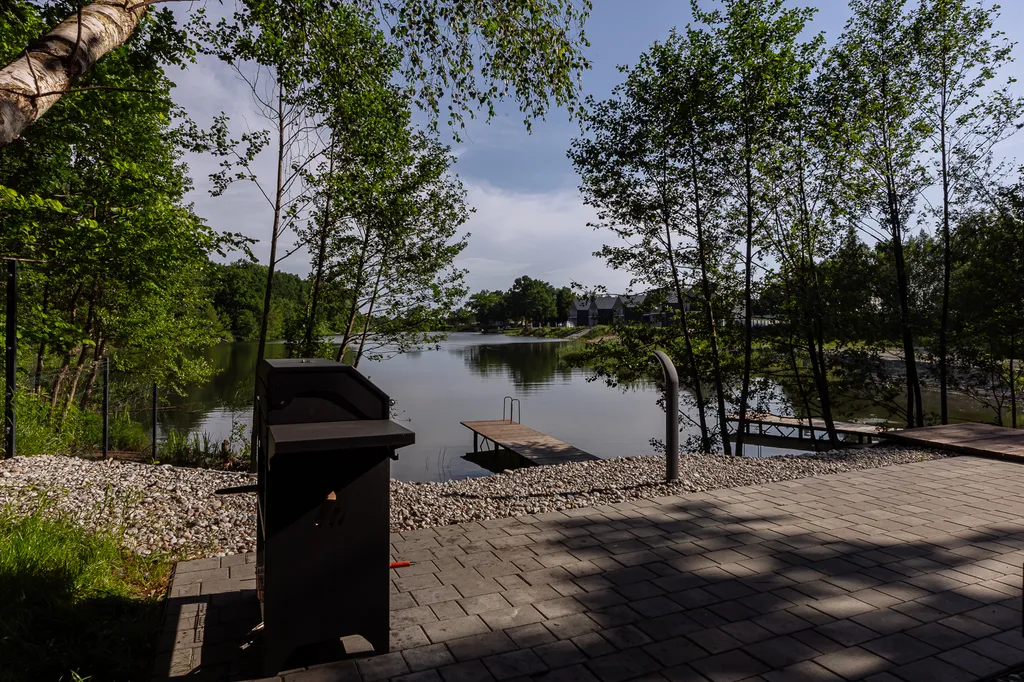 Дом с баней на озере