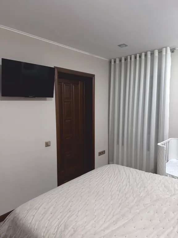 Уютный дом с отдельным двором, зоной барбекю и парковочным местом