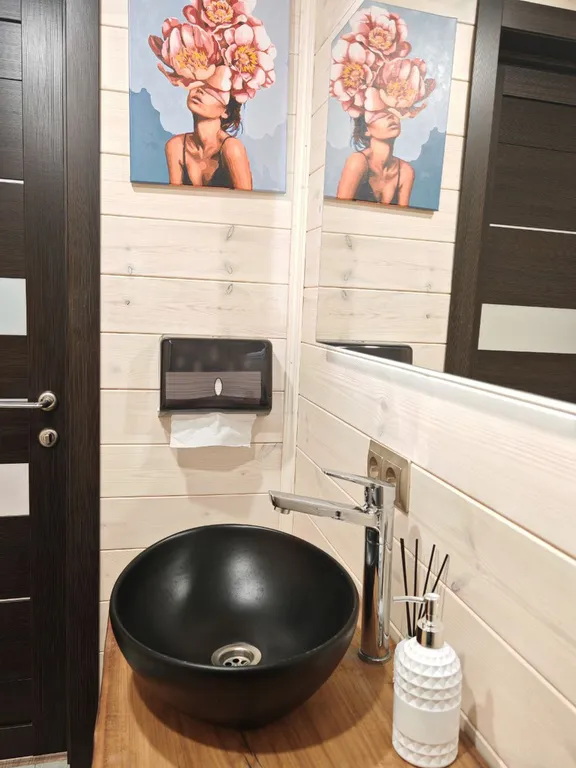 Просторный дом в живописном месте у реки, в 40 минутах от Москвы